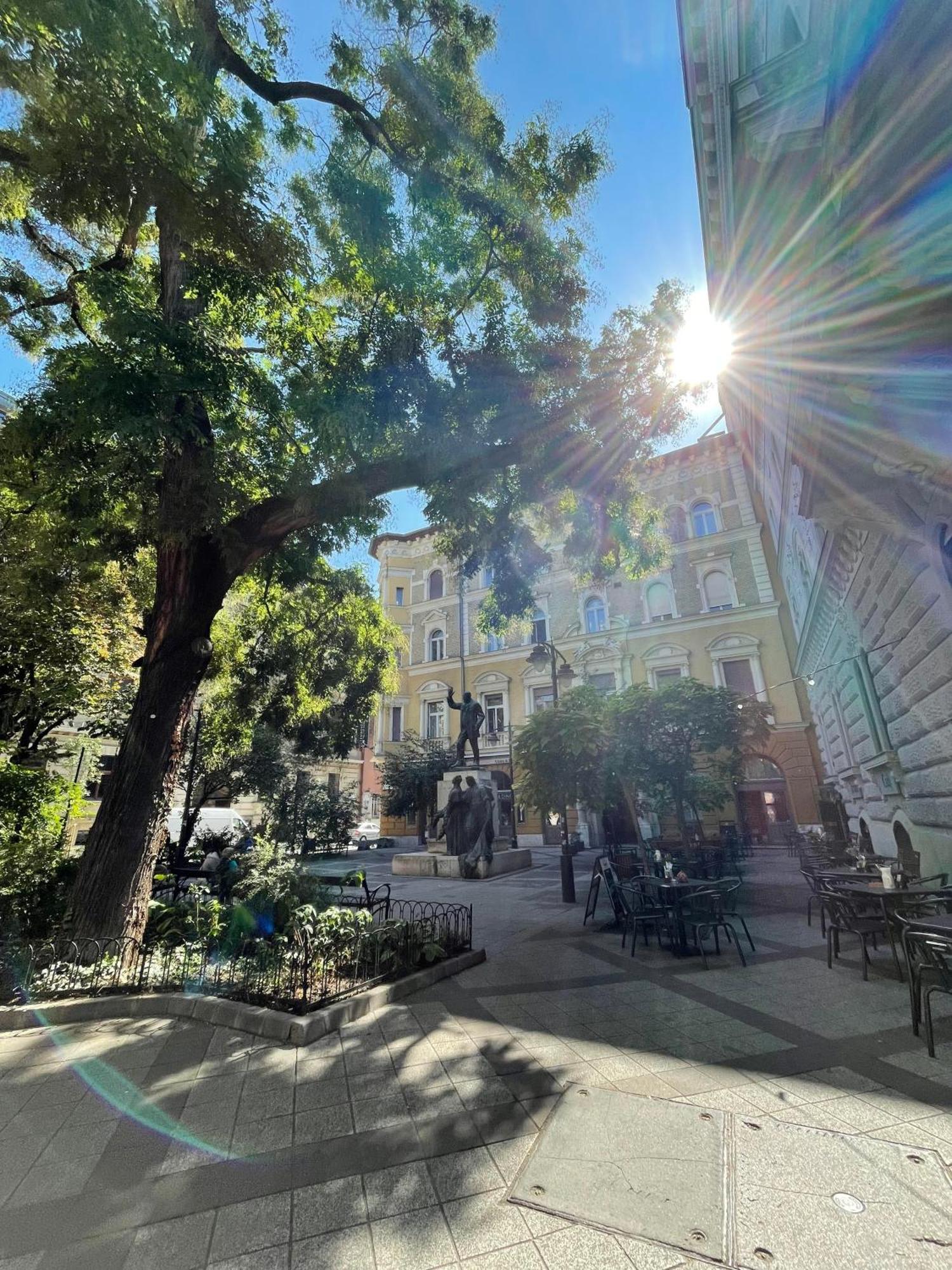 Nomad Rooms & Guesthouse Будапеща Екстериор снимка